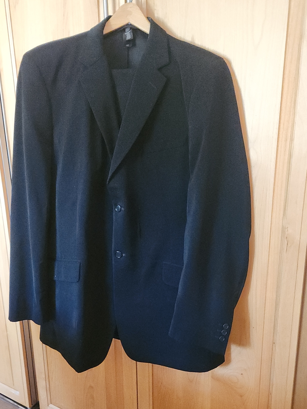 Metro Concepts Men's Navy Two-Button Suit 44L Jacket 36W34L Pants.
